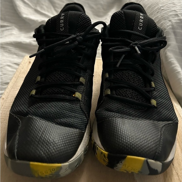 Under Armour Curry 3Z5 Basketball Shoes Black / White /Yellow 3023087 004 Sz 12 - Picture 4 of 9